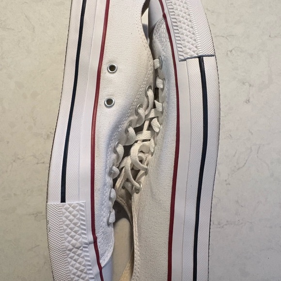 Converse Chuck Taylor All Star Low
Optical White - WIDE Fit - Size 11 m / 13 w - Picture 5 of 9